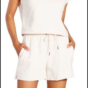 🆕 JACK BY BBDAKOTA WHITE SHORTS